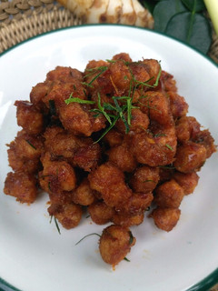 A picture of Sauteed Textured Soy Chunks / Soy Meat with Red Curry Paste.