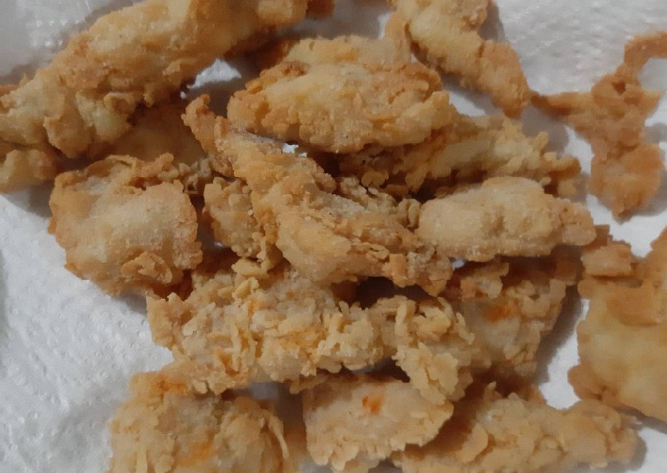 Hidangan ayam goreng "Kemriek"