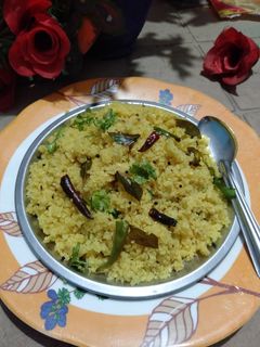 दलिया उपमा (Daliya Upma recipe in hindi) रेसिपी मुख्य फोटो