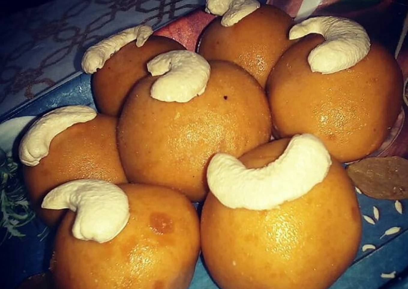 Besan ki ladoo