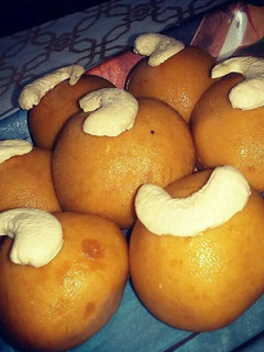 A picture of Besan ki ladoo.