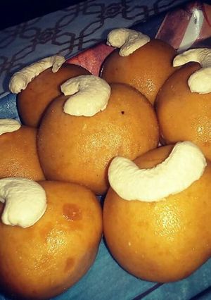 A picture of Besan ki ladoo.