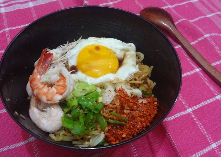 Yakisoba Kepepet (Mie Goreng ala Jepang)