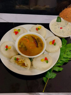 સ્ટફડ ઈડલી(stuffed idli recipe in Gujarati) રેસીપી મુખ્ય ફોટો