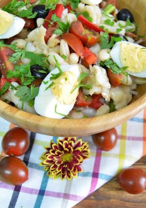 Una foto de Ensalada de judías blancas con bacalao