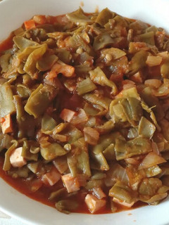 Una foto de Judías verdes encebolladas con pechuga de pavo