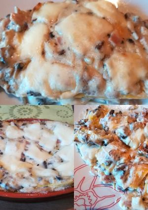 O poză a rețetei Lasagna-pasticcio cu sos alb de brânzeturi, șuncă și ciuperci.
