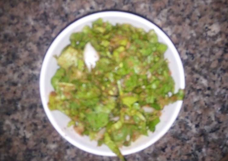 Simple lettuce salad