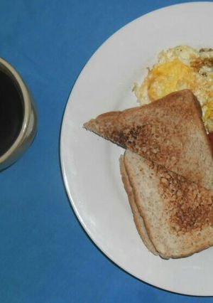 A picture of Eggs and tomatoes.