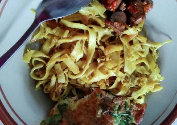 Bagaimana Menyiapkan Mie goreng bumbu kuning yang Enak