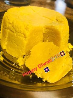 A picture of Ghee Mysore pak.