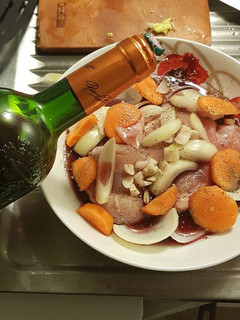 邊緣人紅酒燉雞腿肉 的食譜成品照片
