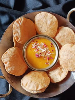 आम रस पूरी (Aam Ras Poori Recipe in Hindi) रेसिपी मुख्य फोटो