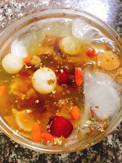 Hình của món Chè dưỡng nhan.