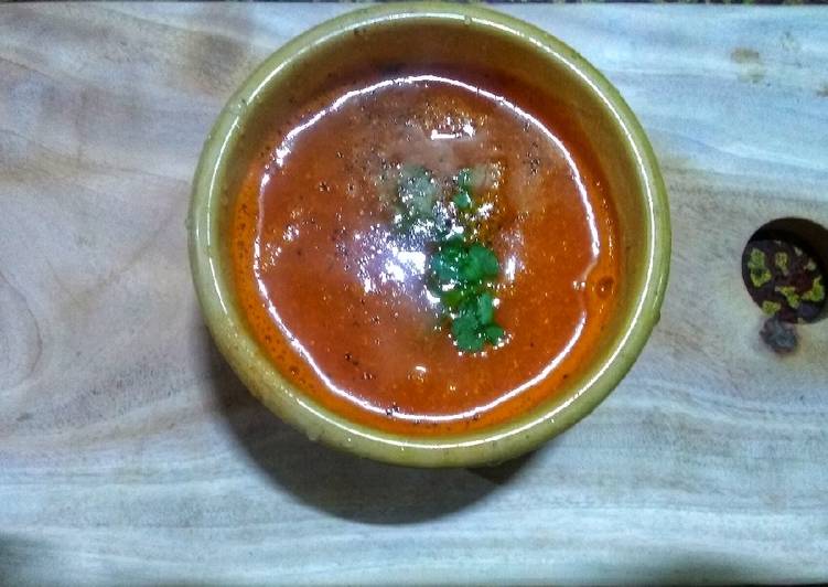 Pure vegetarian tomato carrot soup