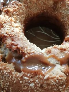 Una foto de Budín de banana dulce de leche y coco