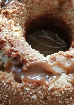 Una foto de Budín de banana dulce de leche y coco