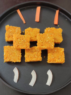 கேரட் தேங்காய் பர்பி (Carrot cocount burfi recipe in tamil) செய்முறை முக்கிய புகைப்படம்