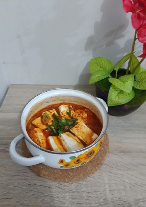 Foto resep Kimchi Jjigae (Korean Kimchi Stew)
