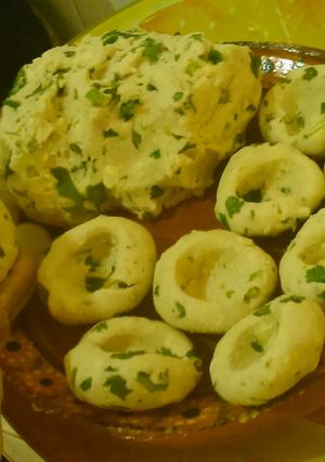 Una foto de Chochoyotes con aceite de oliva y rellenos de queso