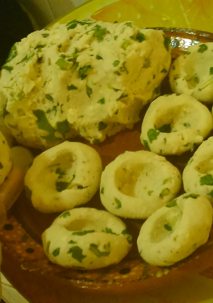 Una foto de Chochoyotes con aceite de oliva y rellenos de queso
