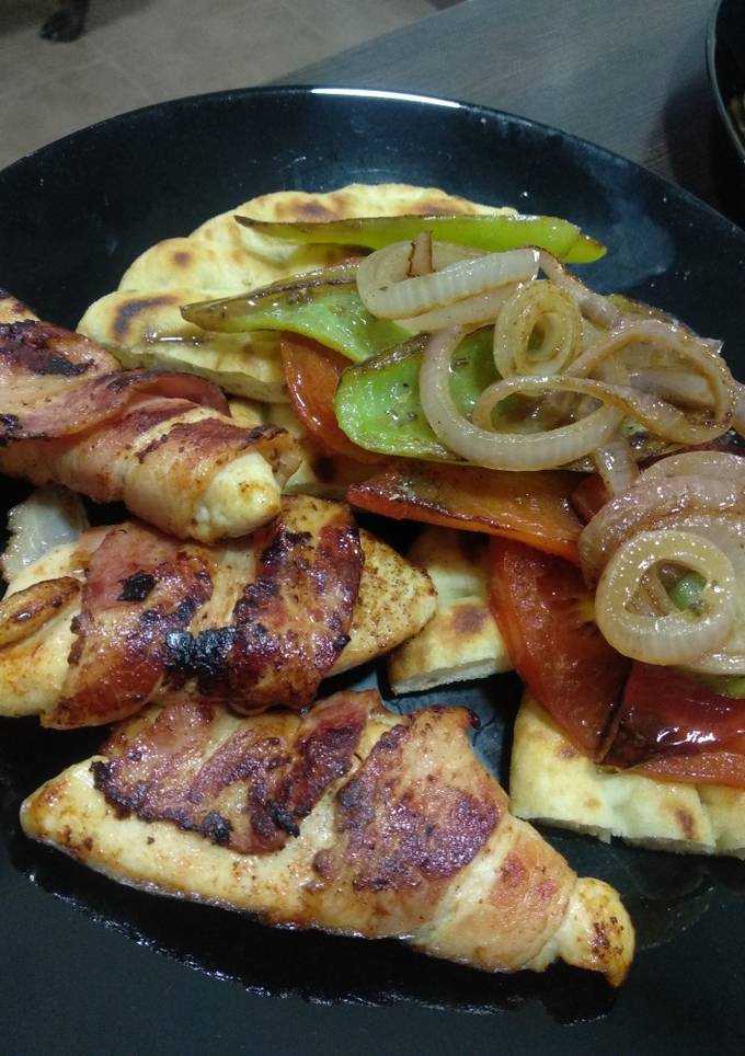 Куриное филе с беконом