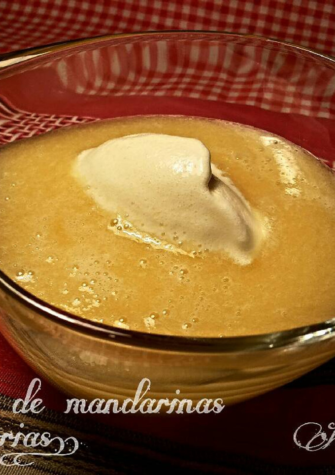 Una foto de Crema de mandarinas y zanahorias, con agua de rosas..