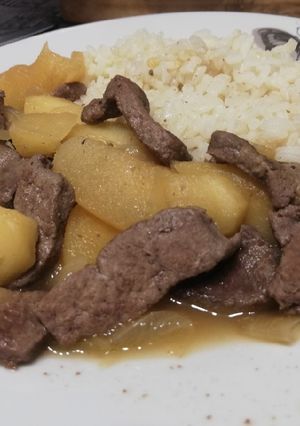 Una foto de Hígado con manzana y arroz 🍏