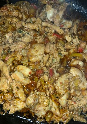 A picture of Shawarma chicken sauce.