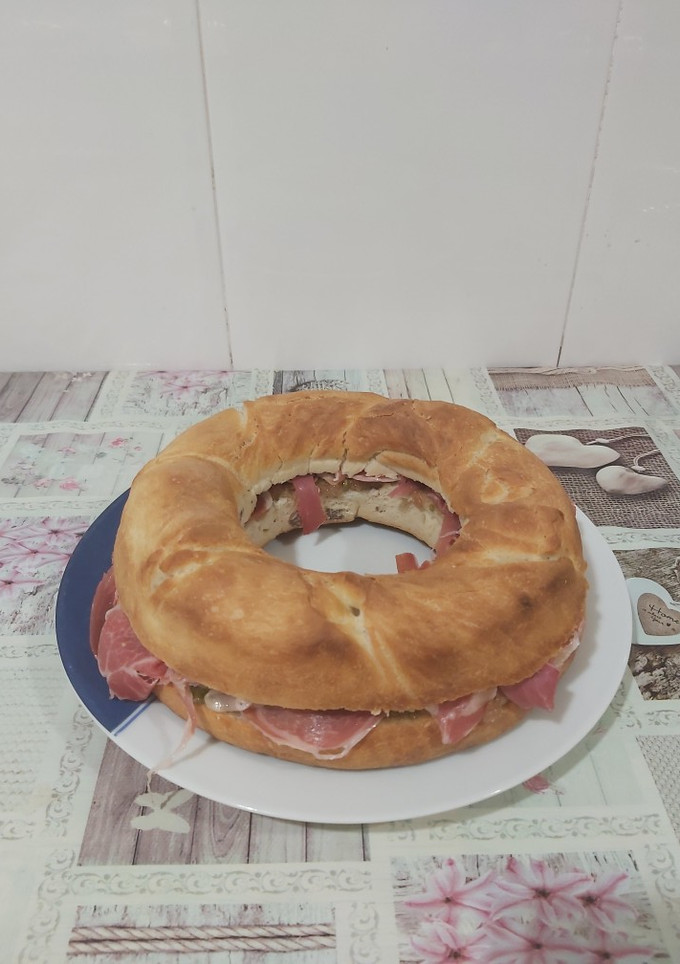 Una foto de Rosca rellena de jamón y tomate con Thermomix 😋