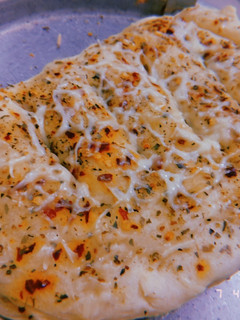 સ્ટફ ગારલીક બ્રેડ(stuff garlic bread recipe in Gujarati) રેસીપી મુખ્ય ફોટો