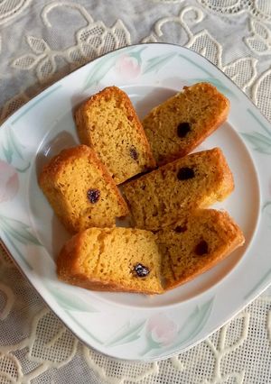 A picture of Raisins cake, whole wheat flour se, without oven 🧀🧀🧀.