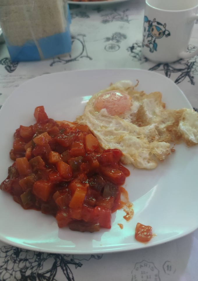 Una foto de Pisto con huevos