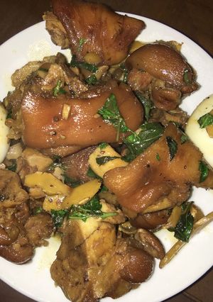 Hình của món Chân giò kho gừng.