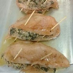 A picture of Grilled chicken with quinoa and spinach stuffed.