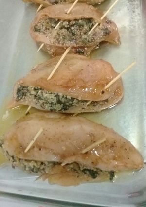 A picture of Grilled chicken with quinoa and spinach stuffed.