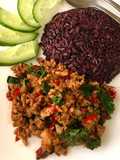 ผัดกระเพราไก่สับ (Stir fried minced chicken with hot basil)