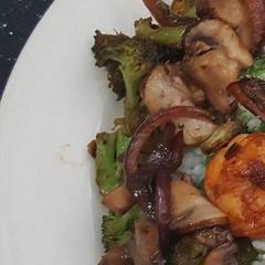 A picture of Sauteed Sesame Broccoli, Onion and Mushroom.