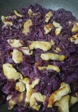 Foto di Straccetti di pollo in cavolo rosso😋