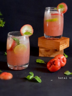 A picture of Rose apple juice.