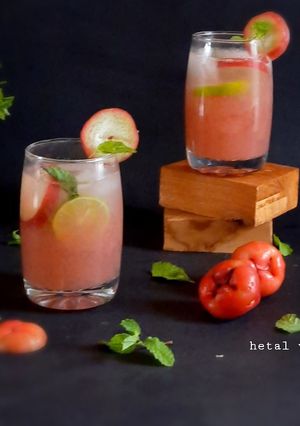A picture of Rose apple juice.