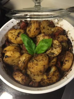 Una foto de Papas al Tomate y Pesto