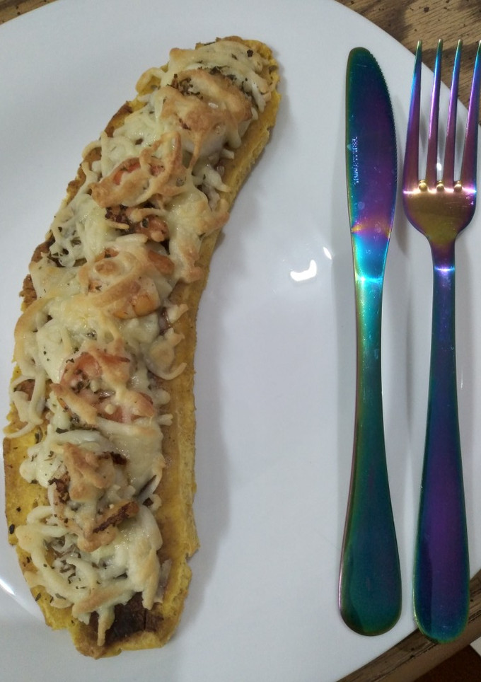 Una foto de Plátano macho con camarón y queso