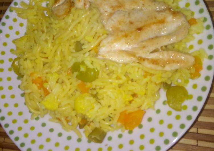 Arroz a la jardinera con pollo a la plancha