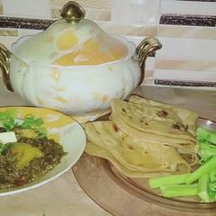 A picture of Palak aloo.