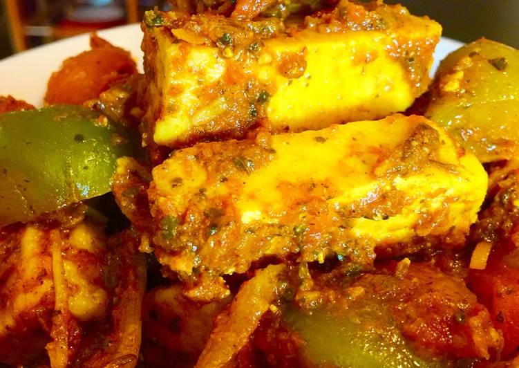 Recipe of Quick Kadhai Paneer | Indian Cottage Cheese cooked in a Tomato Gravy along with Bell Peppers