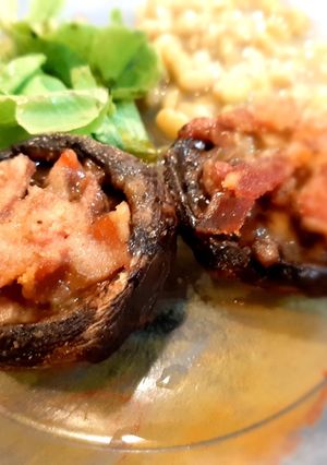 Une photo de Champignons farcis au Comté, jambon et lardons grillés