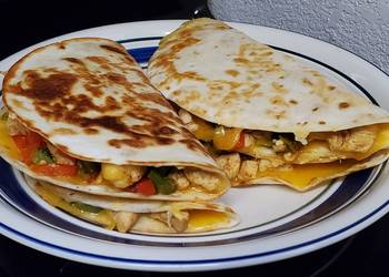 Recipe: Appetizing Chicken Quesadillas Mexican