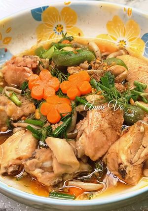 Hình của món Gà hấp mướp và nấm.
