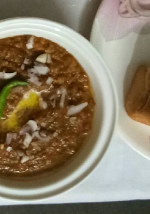 A picture of Bhaji pav.